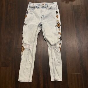 Driftwood Gizelle Embroidered Jeans Light Wash Distressed 27